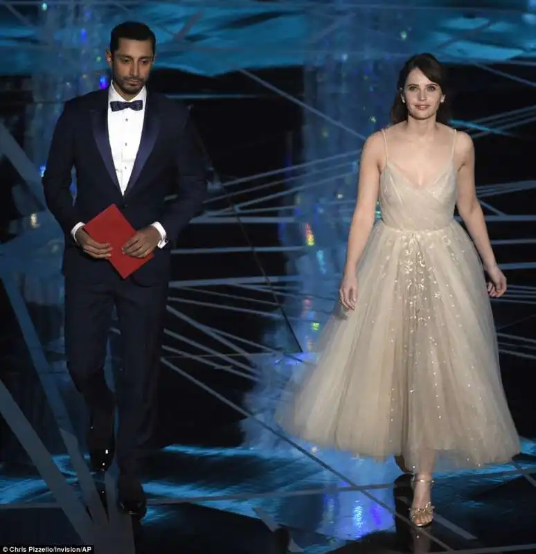 riz ahmed e felicity jones