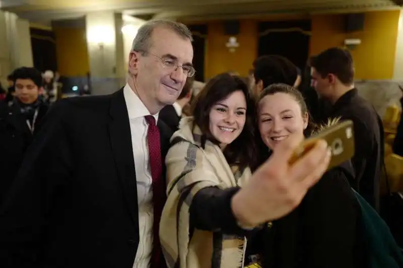 selfie con francois villeroy de galhau