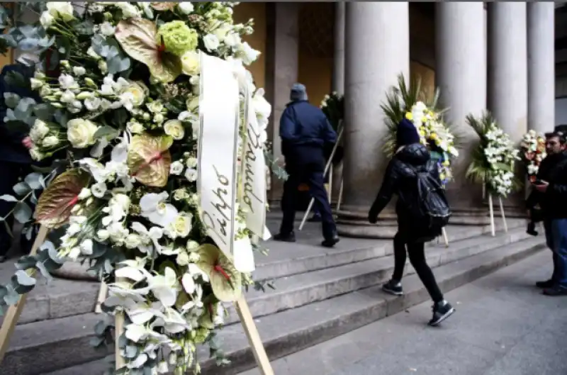 corona Pippo Baudo funerale Moratti