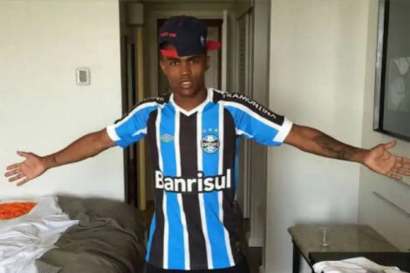 douglas costa