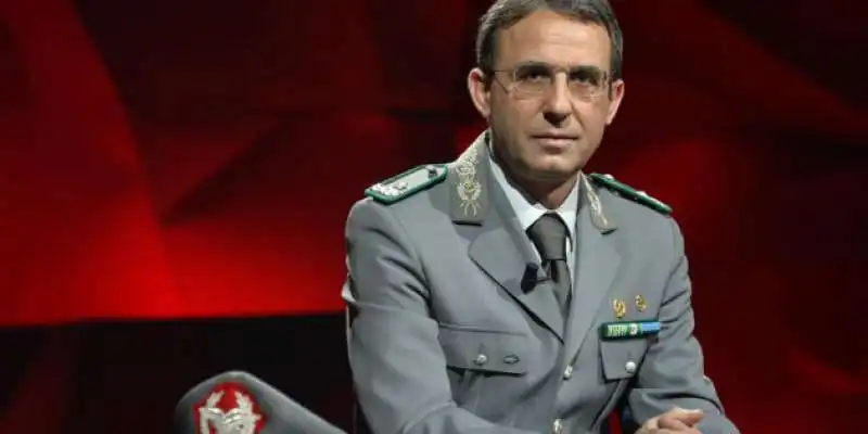 il generale  sergio costa