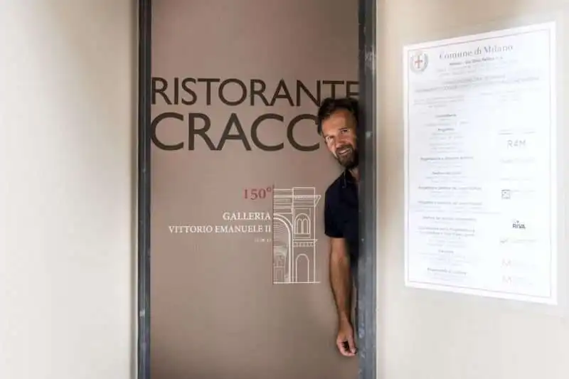 il ristorante di carlo cracco in galleria a milano      