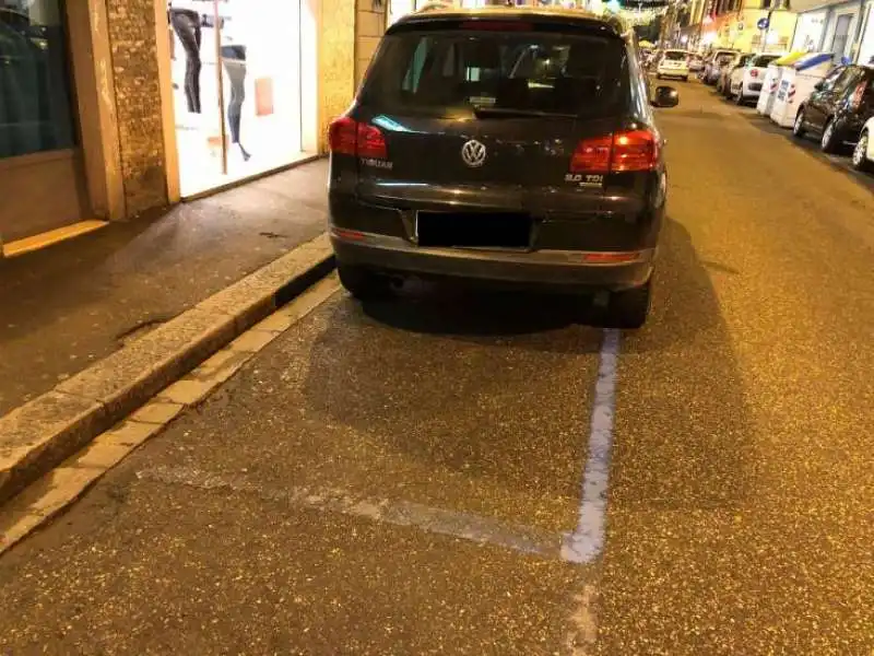 l auto di agnese renzi nei parcheggi gratuiti