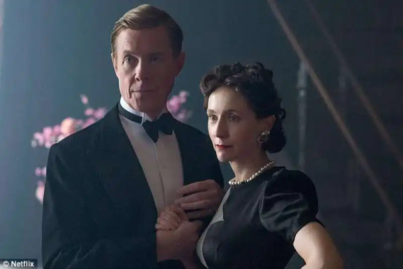 la coppia nella serie the crown