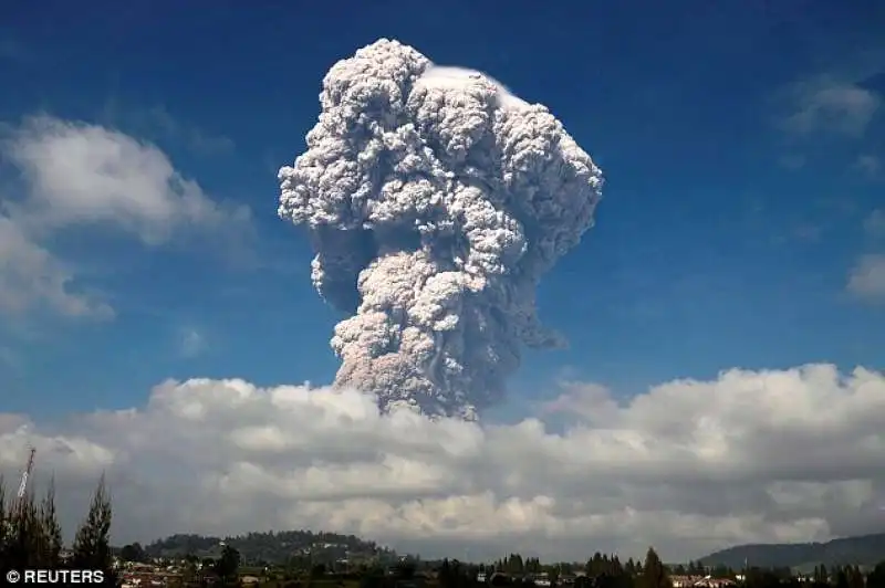 la nuvola di cenere del vulcano 2