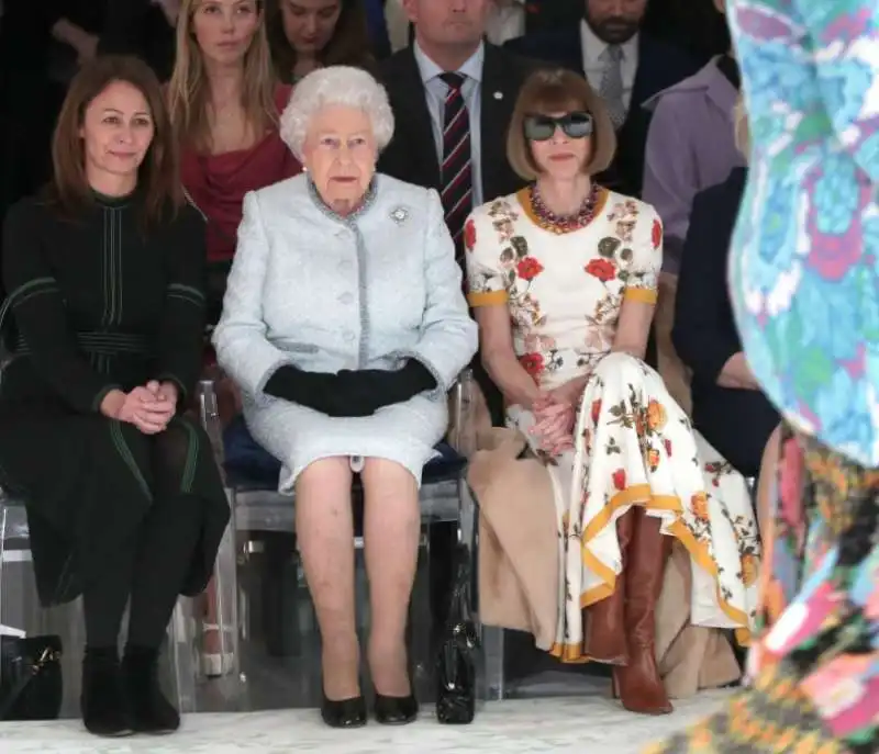 la regina elisabetta e anna wintour  5