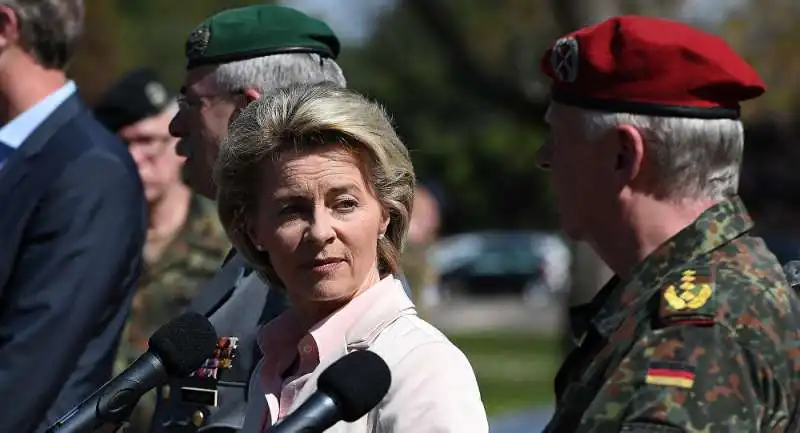 La Von der Leyen resta alla Difesa