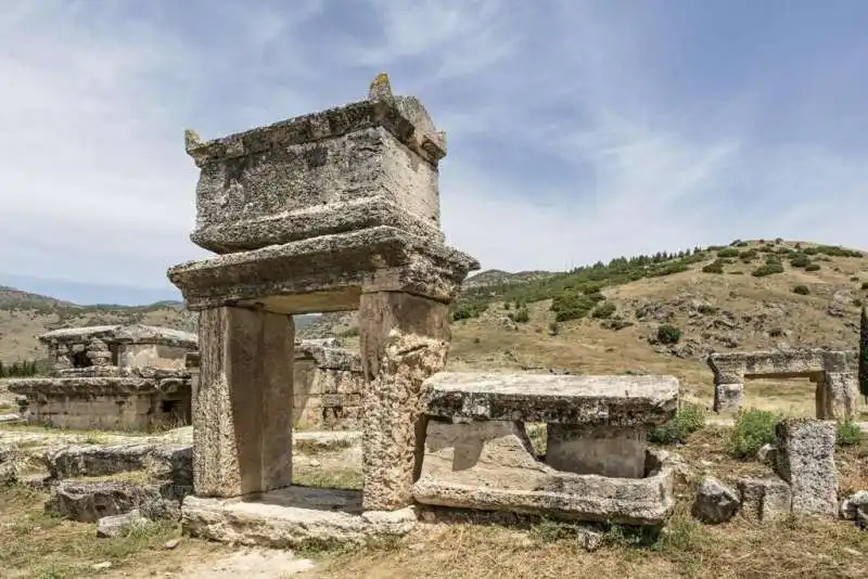 LE PORTE DEGLI INFERI NELL ANTICA ROMA