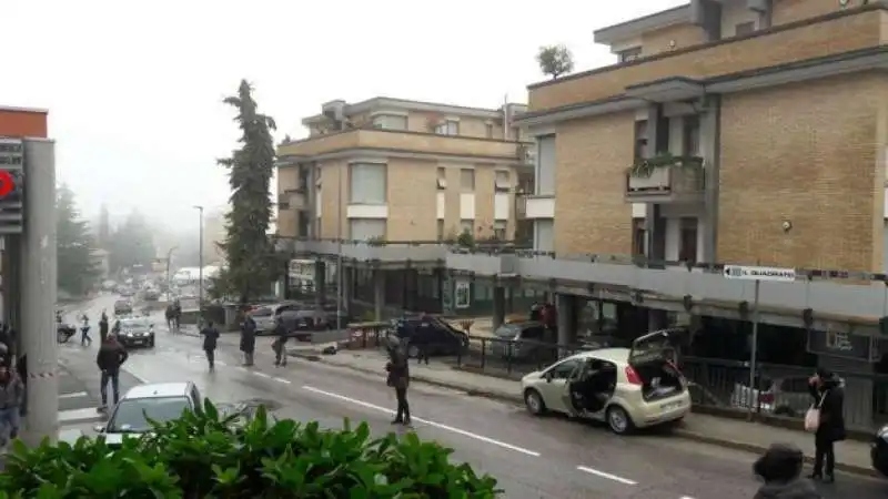 macerata  spari  contro  gli immigrati