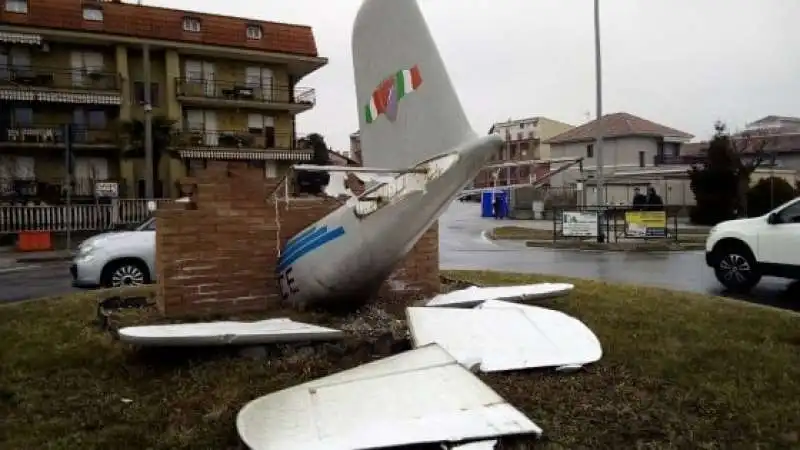 RAID VANDALICO - DISTRUTTO IL MONUMENTO AL GRANDE TORINO 