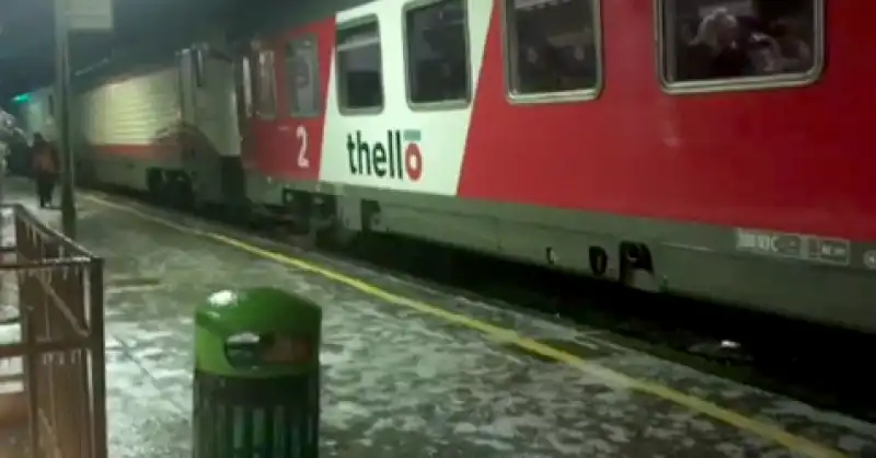 TRENI BLOCCATI DAL FREDDO E NEVE 