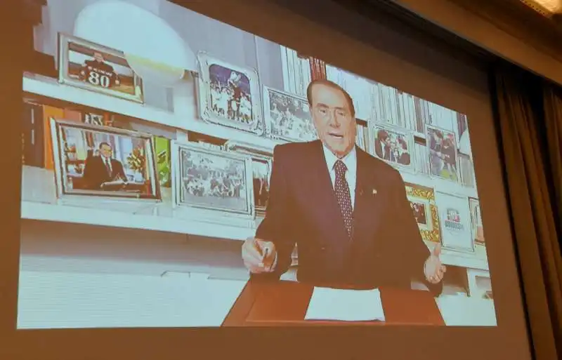 video messaggio di berlusconi  (1)