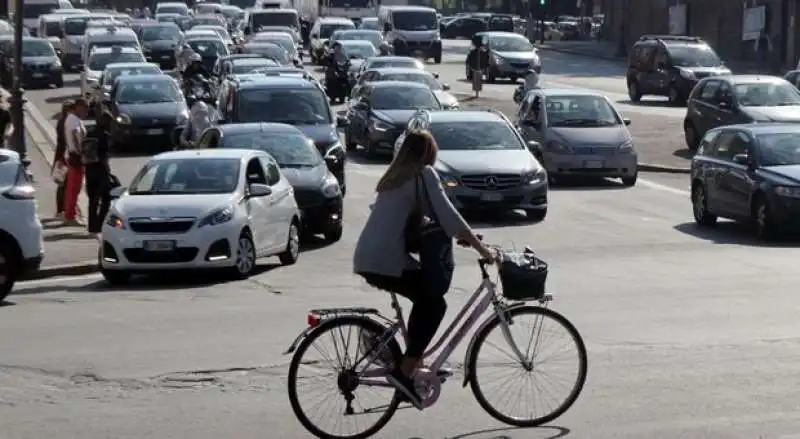 BICICLETTA IN CITTA