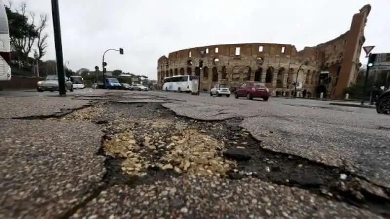 buche nell asfalto roma