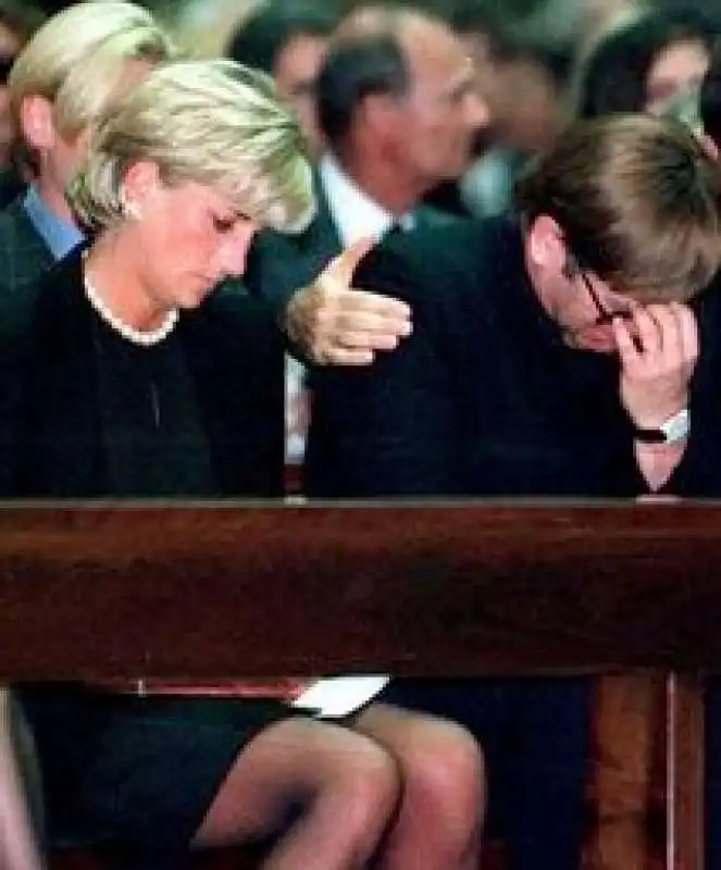 diana ed elton john al funerale di versace