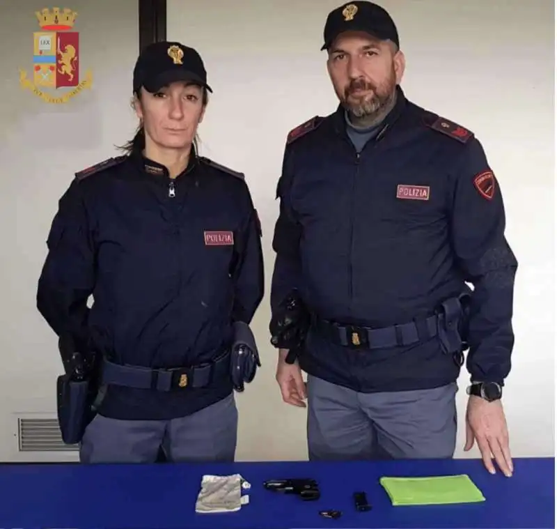 donna si presenta al tempio mormone di roma con una pistola