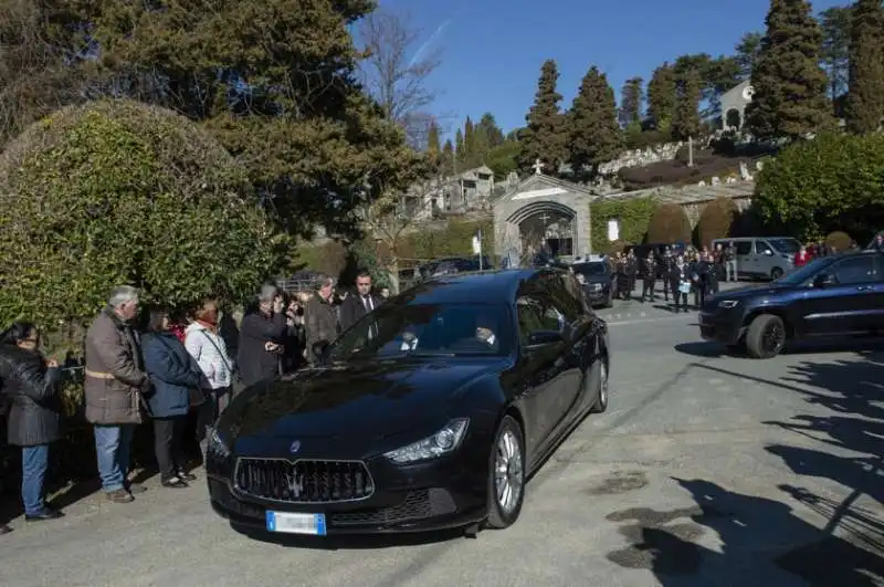 funerale di marella agnelli a villar perosa 17