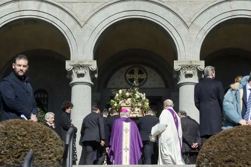 funerale di marella agnelli a villar perosa 4