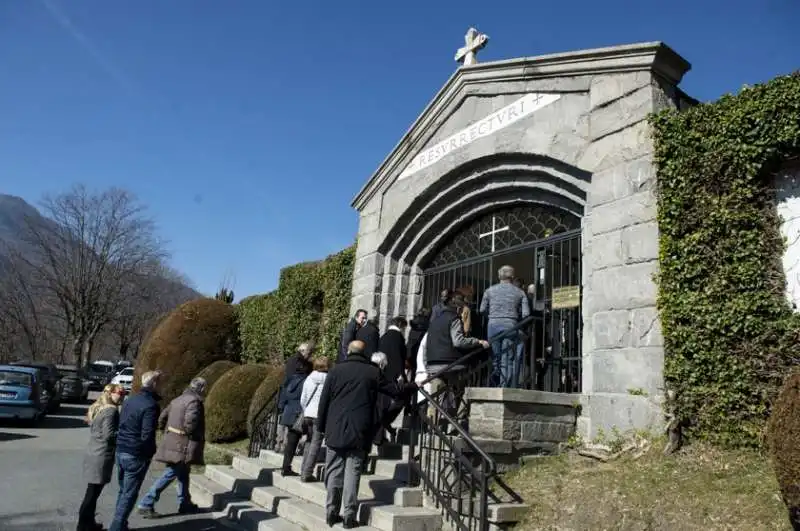 funerale di marella agnelli a villar perosa 6