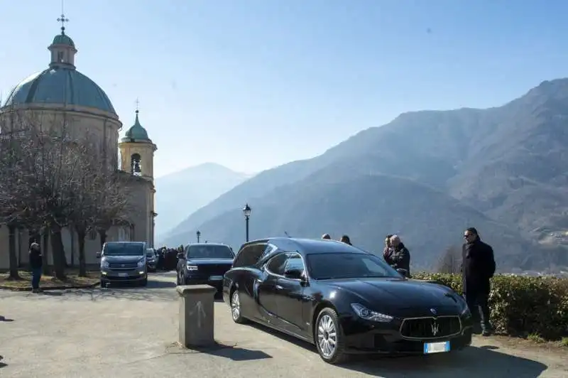 funerale di marella agnelli a villar perosa 7