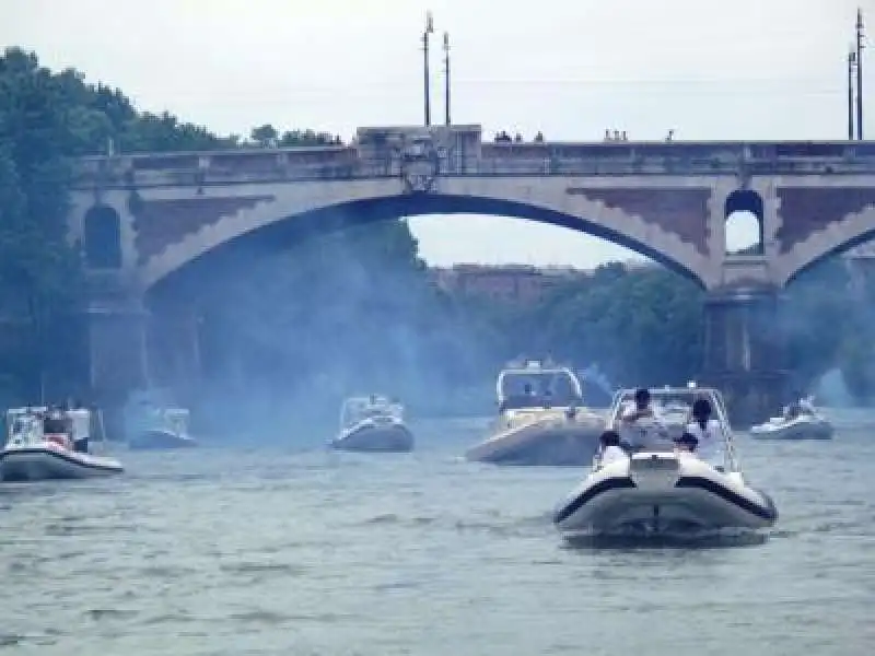 GOMMONI SUL TEVERE