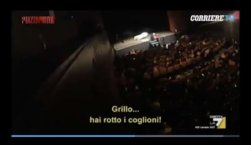 grillo contestato dai no vax a bologna 2