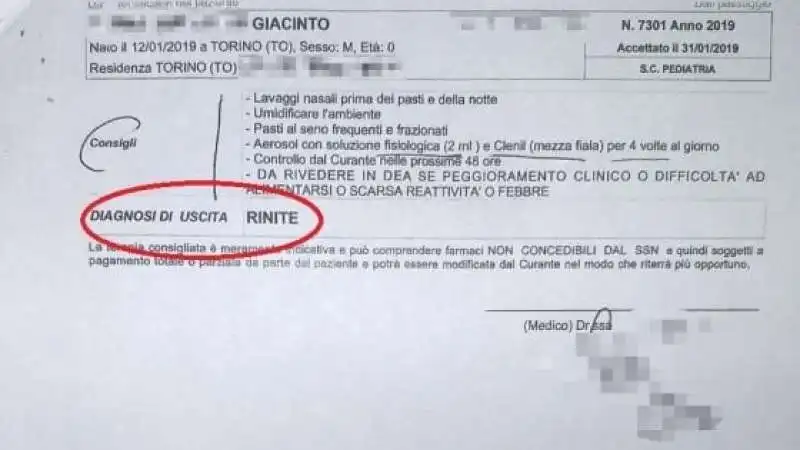 il foglio di dimissioni del neonato morto a torino