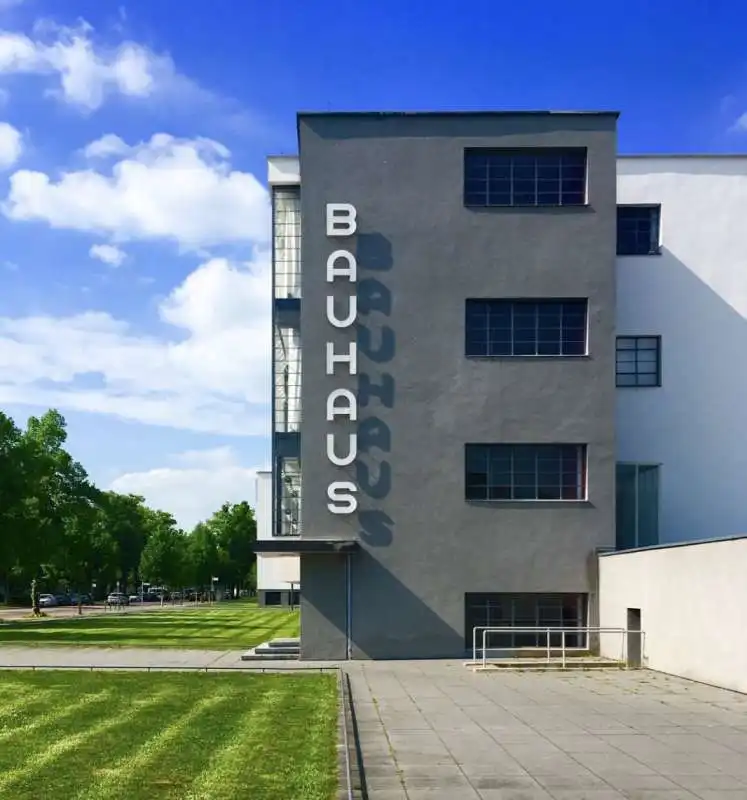 il palazzo di bauhaus a dessau 1