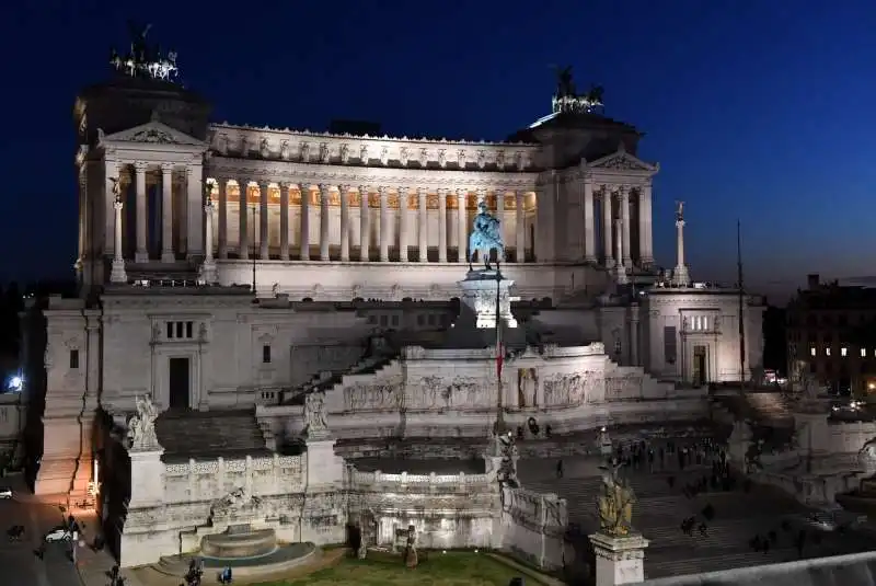 il vittoriano visto dalla terrazza di civita