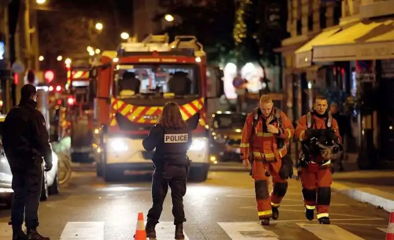 incendio a parigi 8