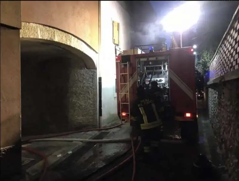 incendio in una casa a pinzano al tagliamento, muore un bambino di cinque anni 4