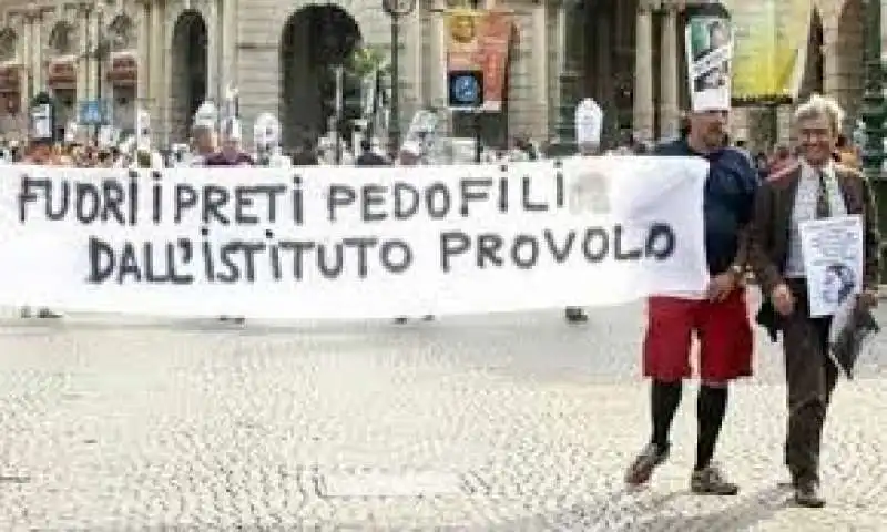 INCHIESTA SUI PRETI PEDOFILI ALL ISTITUTO ANTONIO PROVOLO