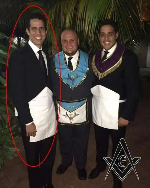 JUAN GUAIDO CON GREMBIULE MASSONE