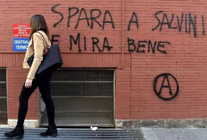 LE SCRITTE DEGLI ANARCHICI CONTRO SALVINI