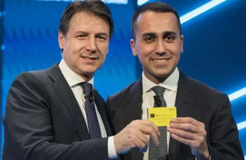 luigi di maio giuseppe conte e la card per il reddito di cittadinanza