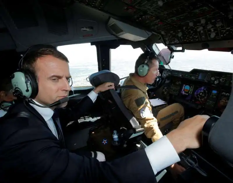 macron sull aereo