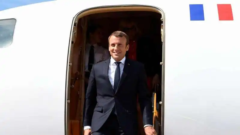 macron sull aereo di stato