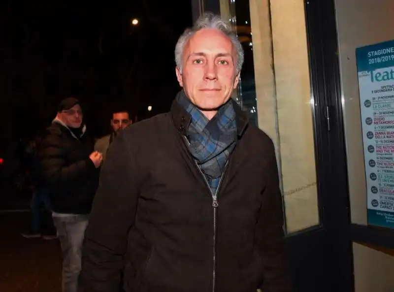 marco travaglio al suo arrivo al teatro brancaccio