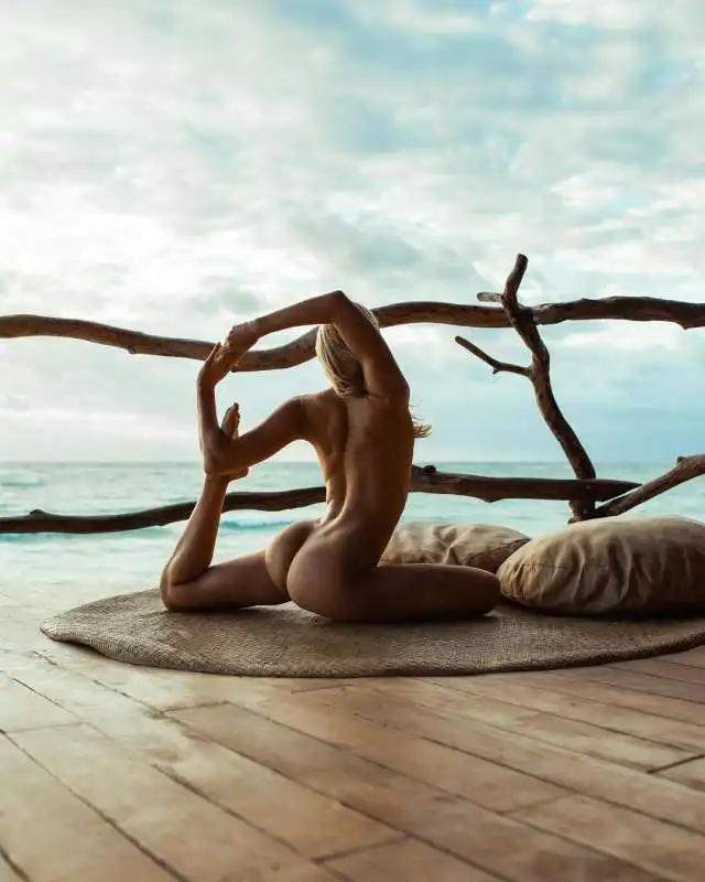 nude yoga girl 13