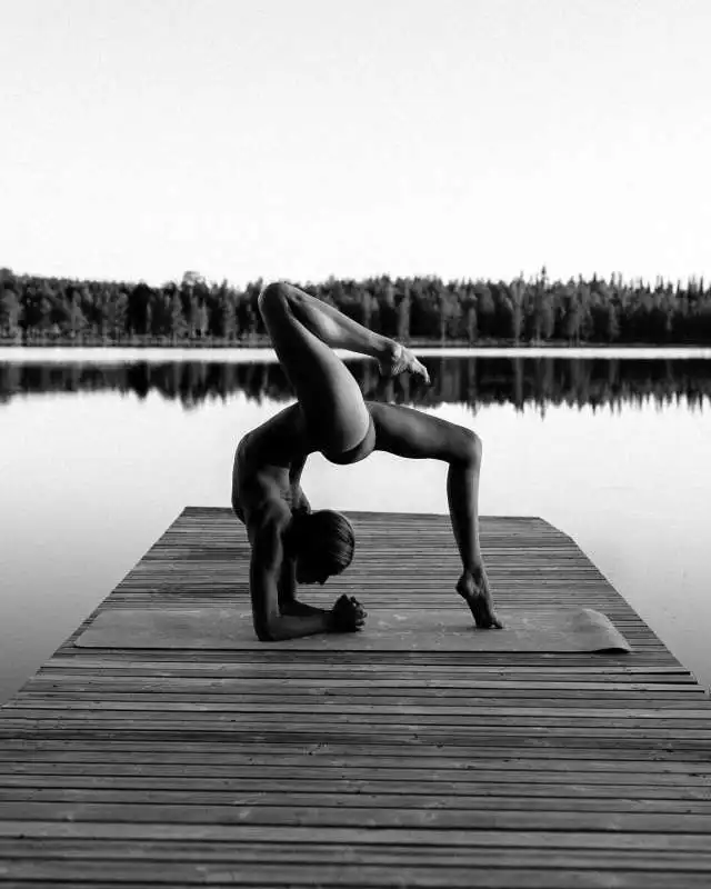 nude yoga girl 70