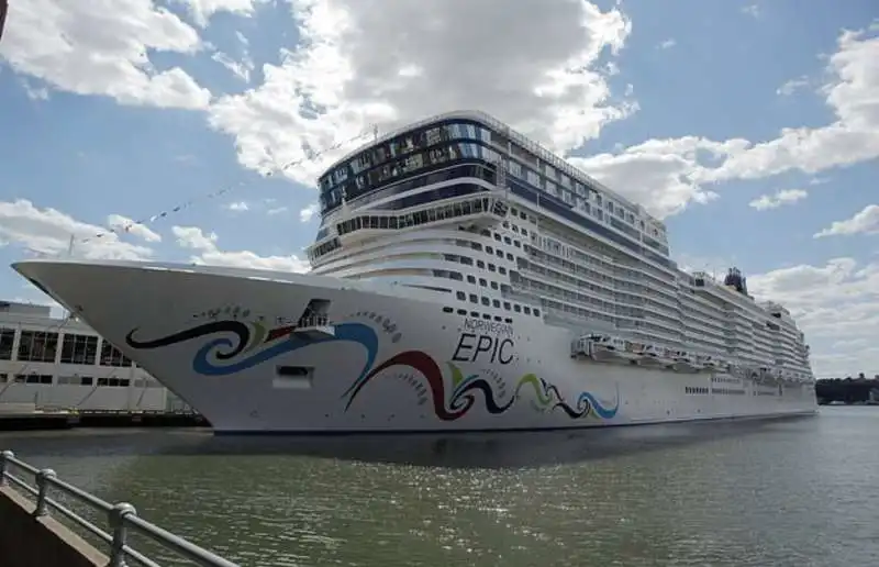 porto rico   la crociera norwegian epic abbatte il molo 3