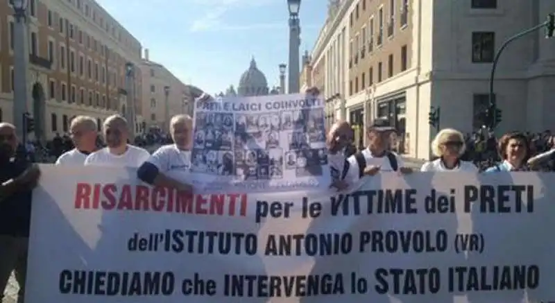 PRETI PEDOFILI ALL ISTITUTO ANTONIO PROVOLO 