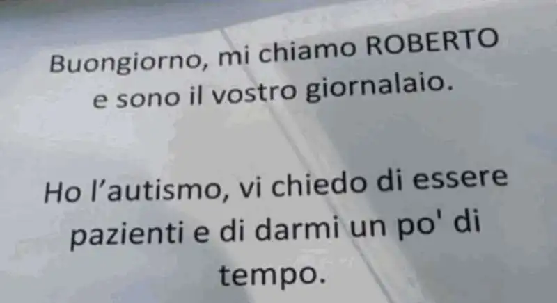 roberto, l'edicolante autistico di napoli che chiede pazienza ai clienti 6