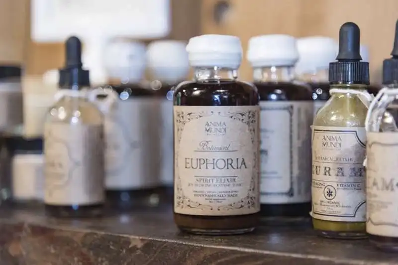 the alchemist's kitchen (prima erboristeria a vendere formule con cbd)