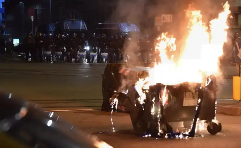 torino incidenti corteo centri sociali