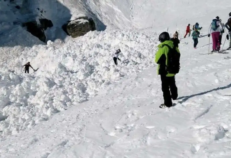 valanga a crans montana, nelle alpi svizzere 4