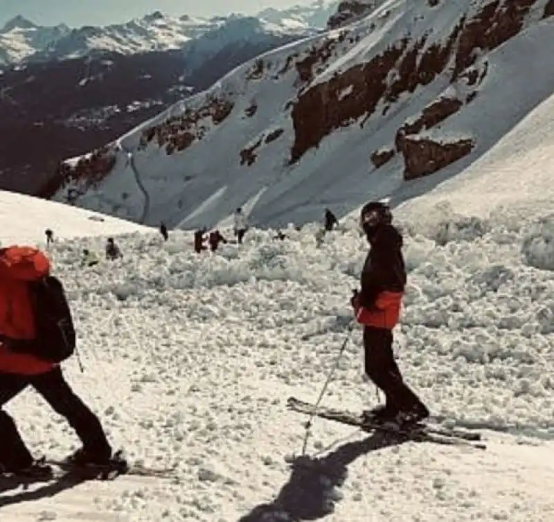 valanga travolge sciatori a crans montana, nelle alpi svizzere 4