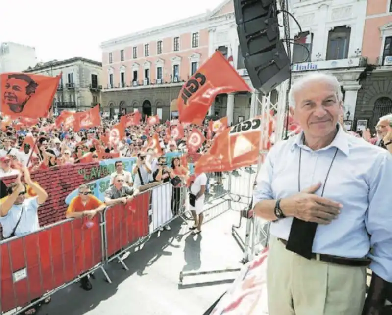 fausto bertinotti durante una manifestazione della cgil a bari