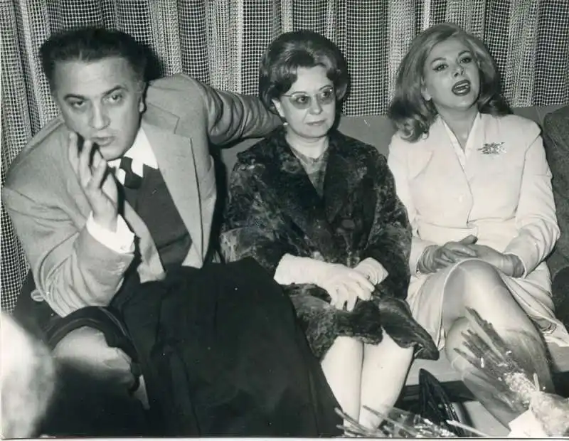 federico fellini giulietta masina sandra milo