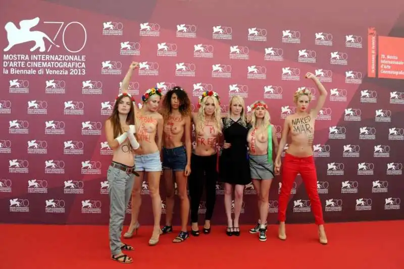 femen al photocall del film ukraine is not a brothel   festival del cinema di venezia   2013 11